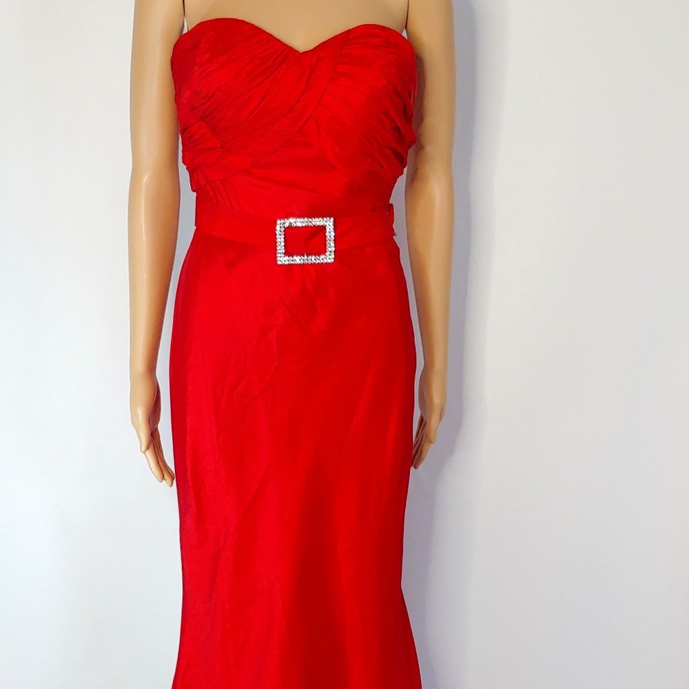 New Gigi Mermaid Style Formal Evening Gown in Red